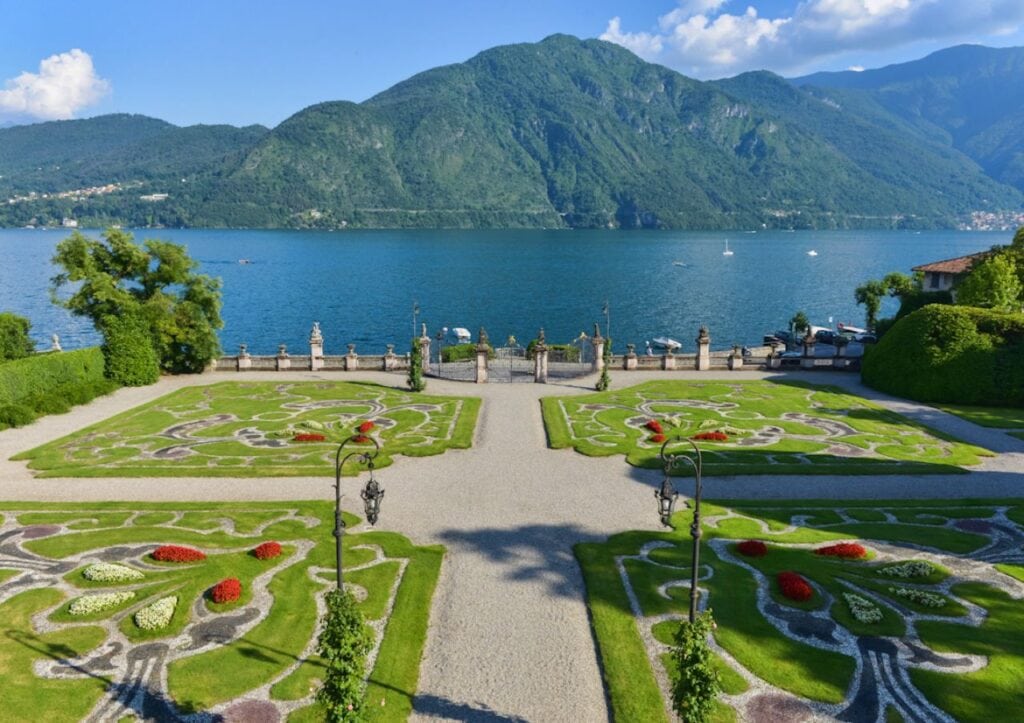 Gardens of Villa Sola Cabiati and its lake view
